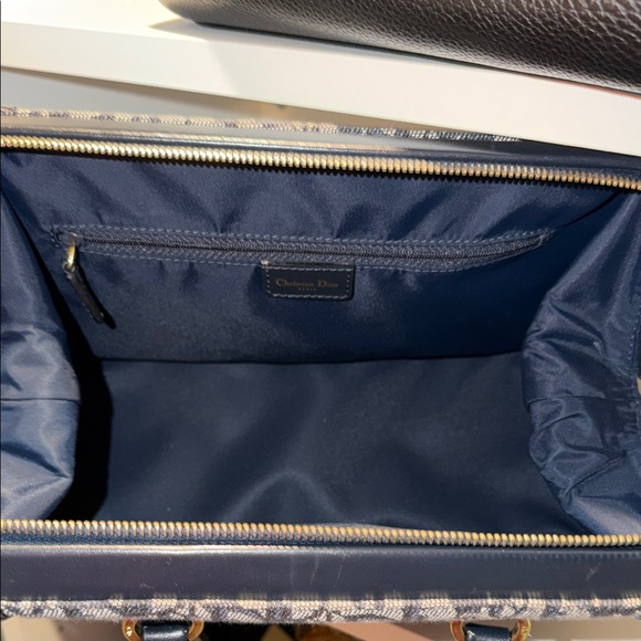 Chic Black and Gray Tote Bag - Picture 3 of 4